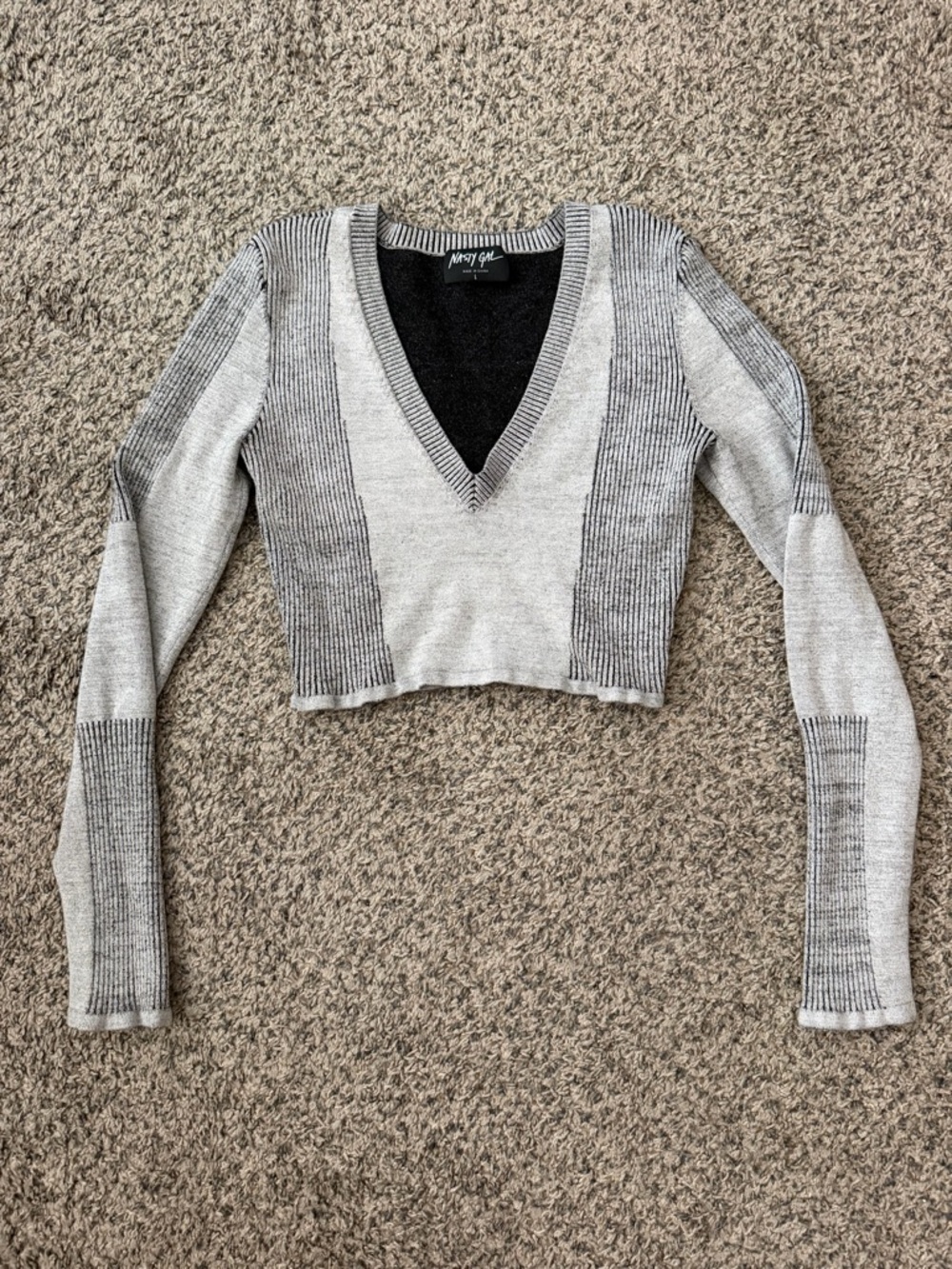 Nasty Gal Gray Ribbed V-Neck Cropped Sweater